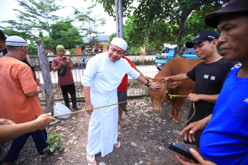 Herman Deru Berkurban di Masjid Al Masyar, Lanjut Ziarah ke Makam Percha Leanpuri