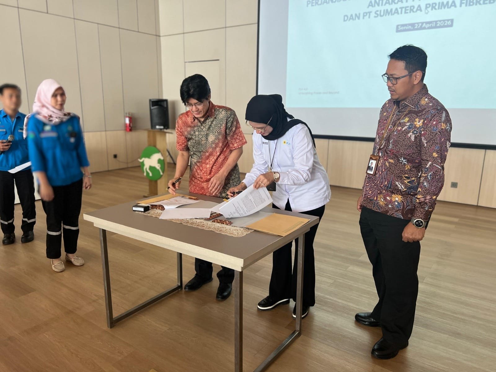 PLN dan PT SPF Teken Kontrak Listrik 18,7 MVA untuk Industri Baru di Ogan Ilir