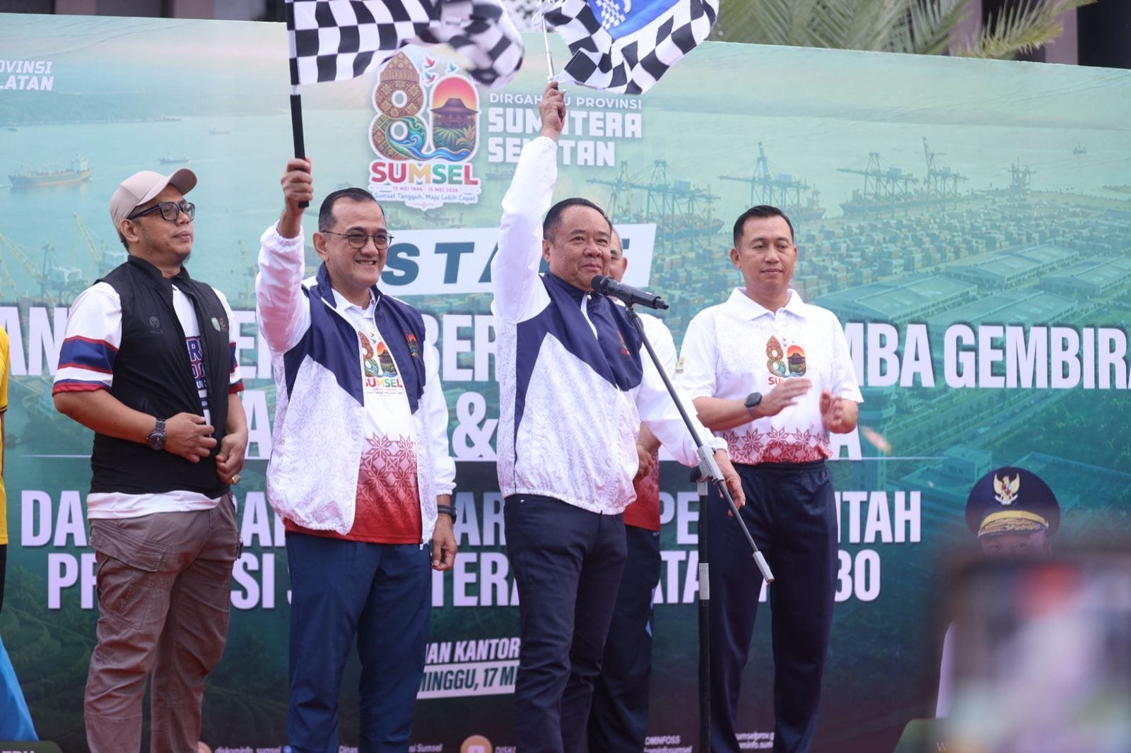 Cik Ujang Lepas Ribuan Peserta Jalan Santai HUT ke-80 Sumsel