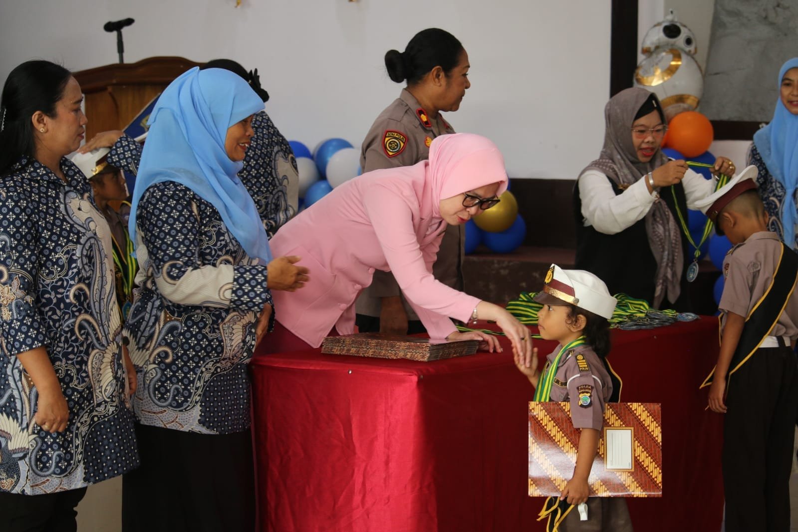 ​Bentuk Karakter Sejak Dini, TK Kemala Bhayangkari 15 Fakfak Sukses Gelar Penamatan Siswa