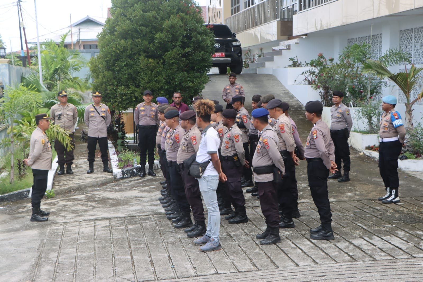 Kawal Aspirasi Marga Tunggin Yanggera, Polres Fakfak Pastikan Audiensi di DPRK Berjalan Kondusif