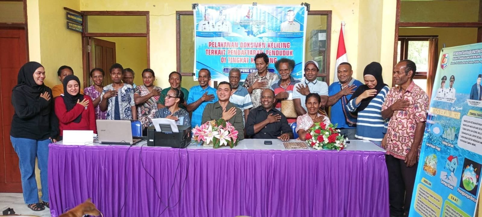 Mudahkan Akses Warga, Disdukcapil Fakfak Gelar Pelayanan Jemput Bola di Distrik Kayauni
