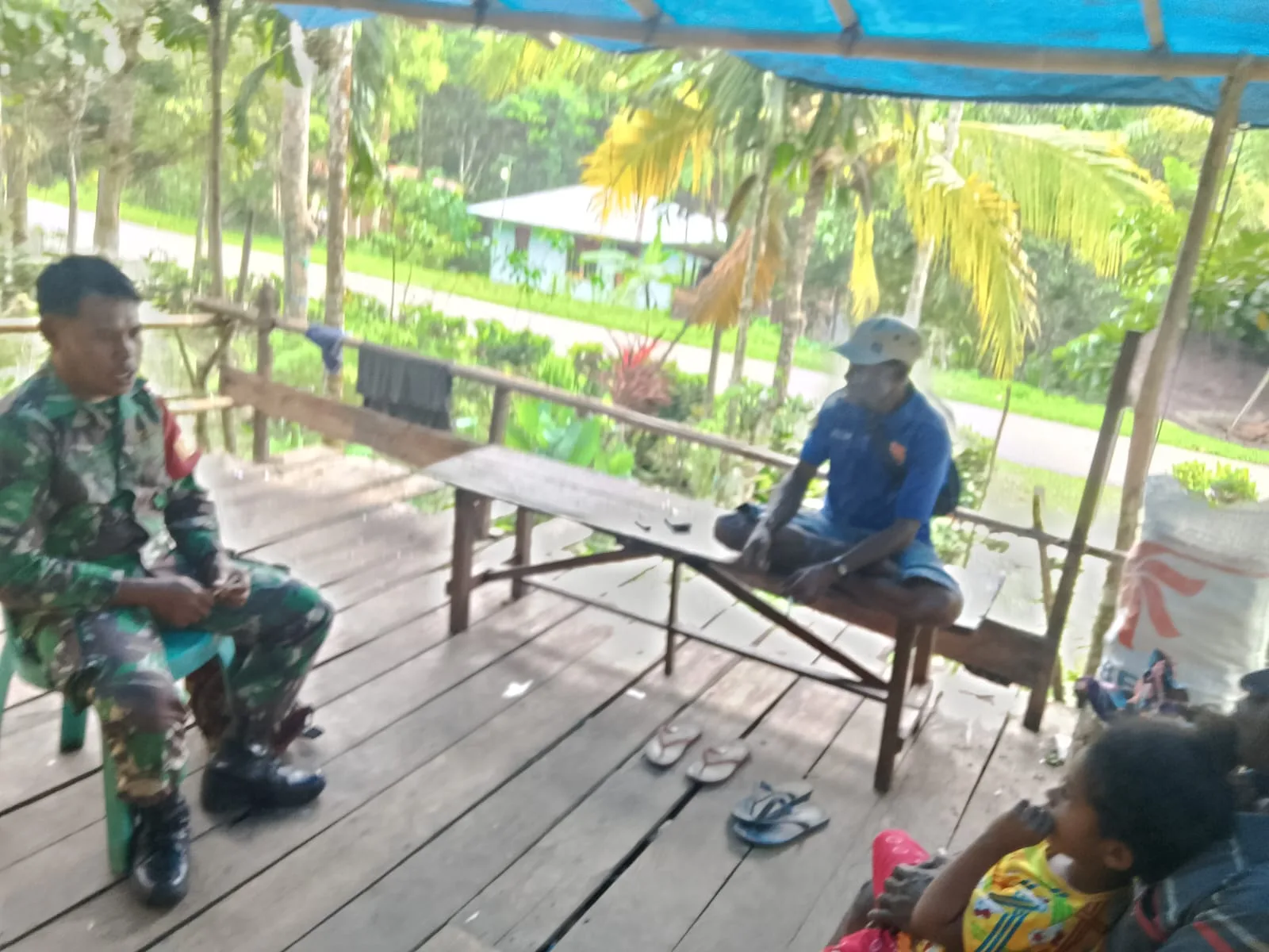 Optimalkan Potensi Lahan, Babinsa Koramil Kramongmongga Ajak Warga Sulap Lahan Tidur Jadi Produktif
