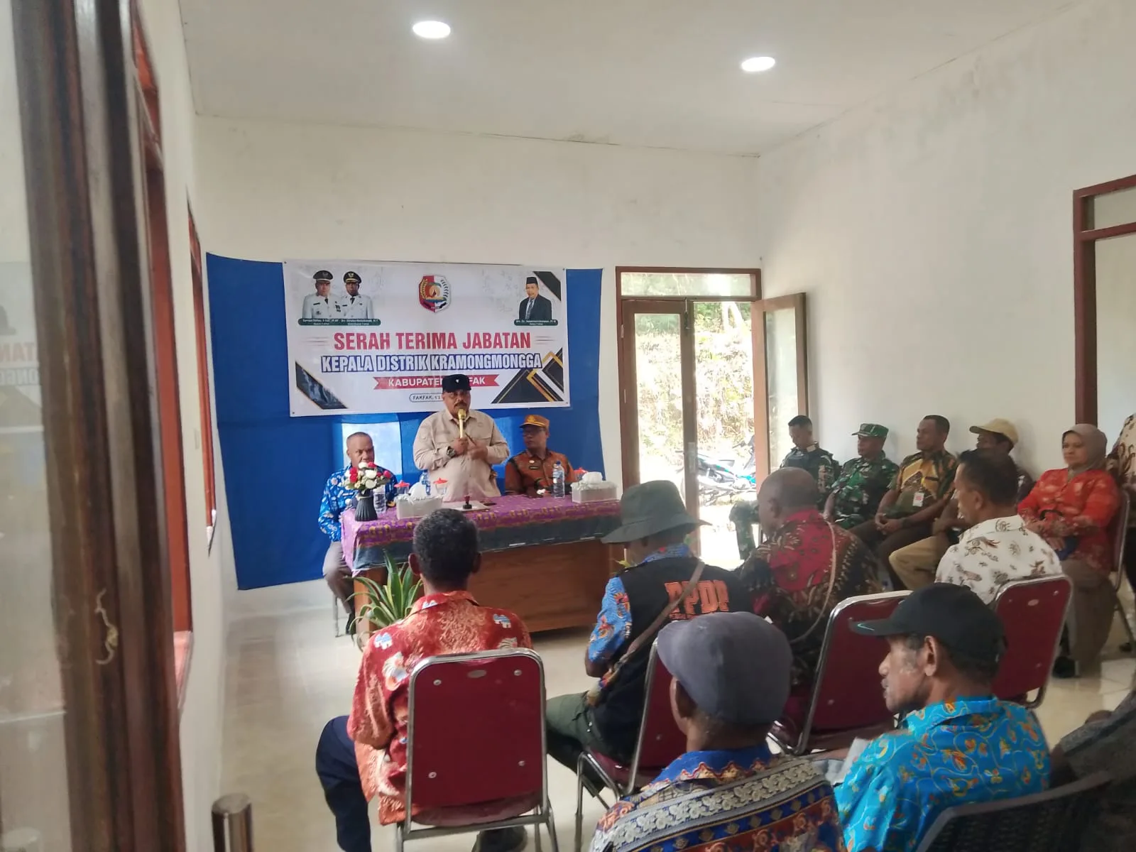 TNI Kawal Sertijab Kepala Distrik Kramamongga: Bersatu Membangun, Bersama Mewujudkan Kesejahteraan
