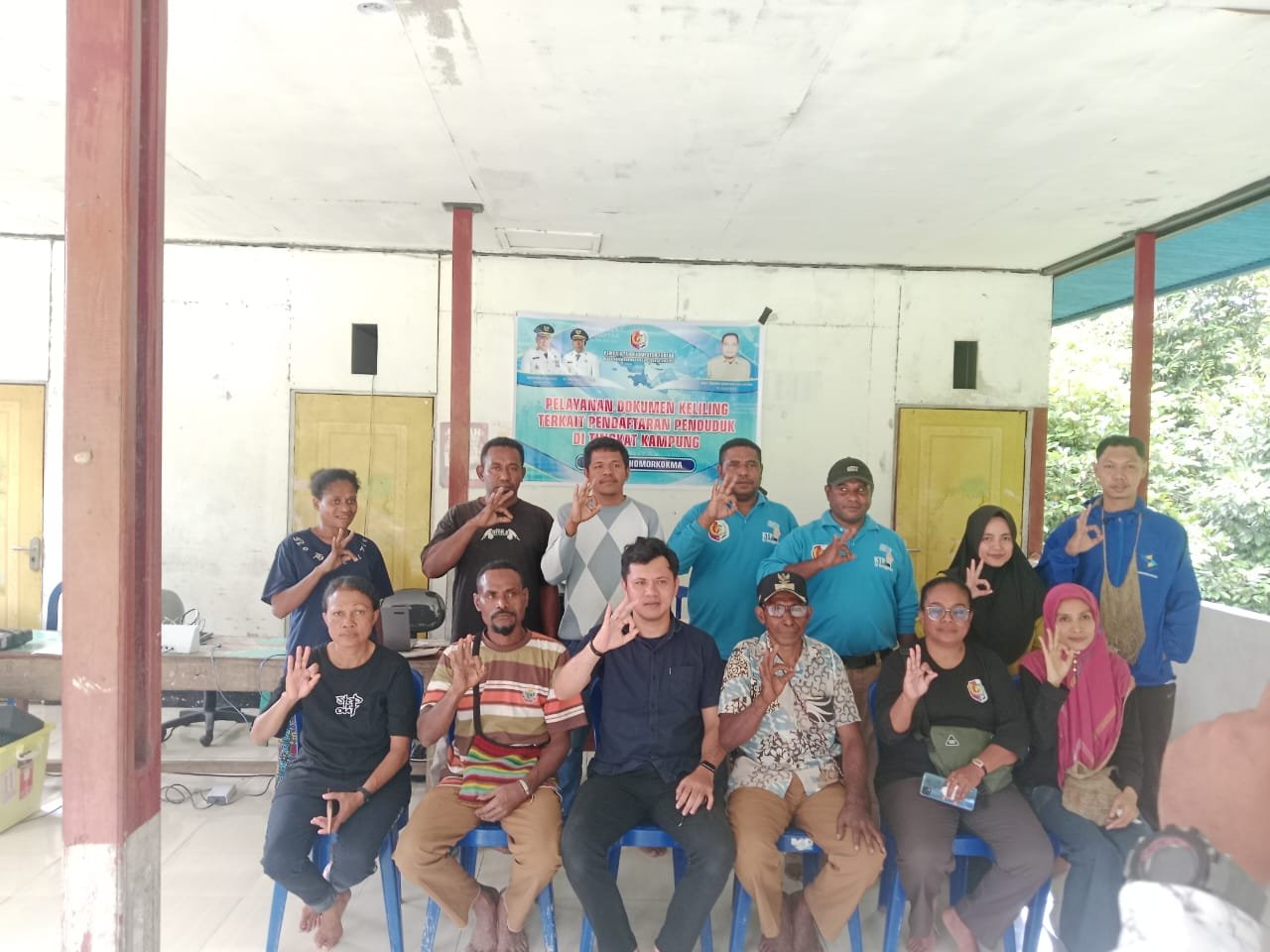 Tingkatkan Tertib Adminduk, Distrik Kayauni Sukseskan Perekaman KTP-el di Kampung Homorkokma