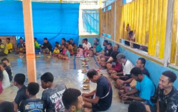 Dari Berbagai Kampung, Warga Kramamongga Tumpah Ruah Nobar Bersama H. Saleh Siknun