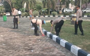 Usai Amankan Aksi Unjuk Rasa, Polres OKU Timur Bersihkan Sampah di Lingkungan Pemkab