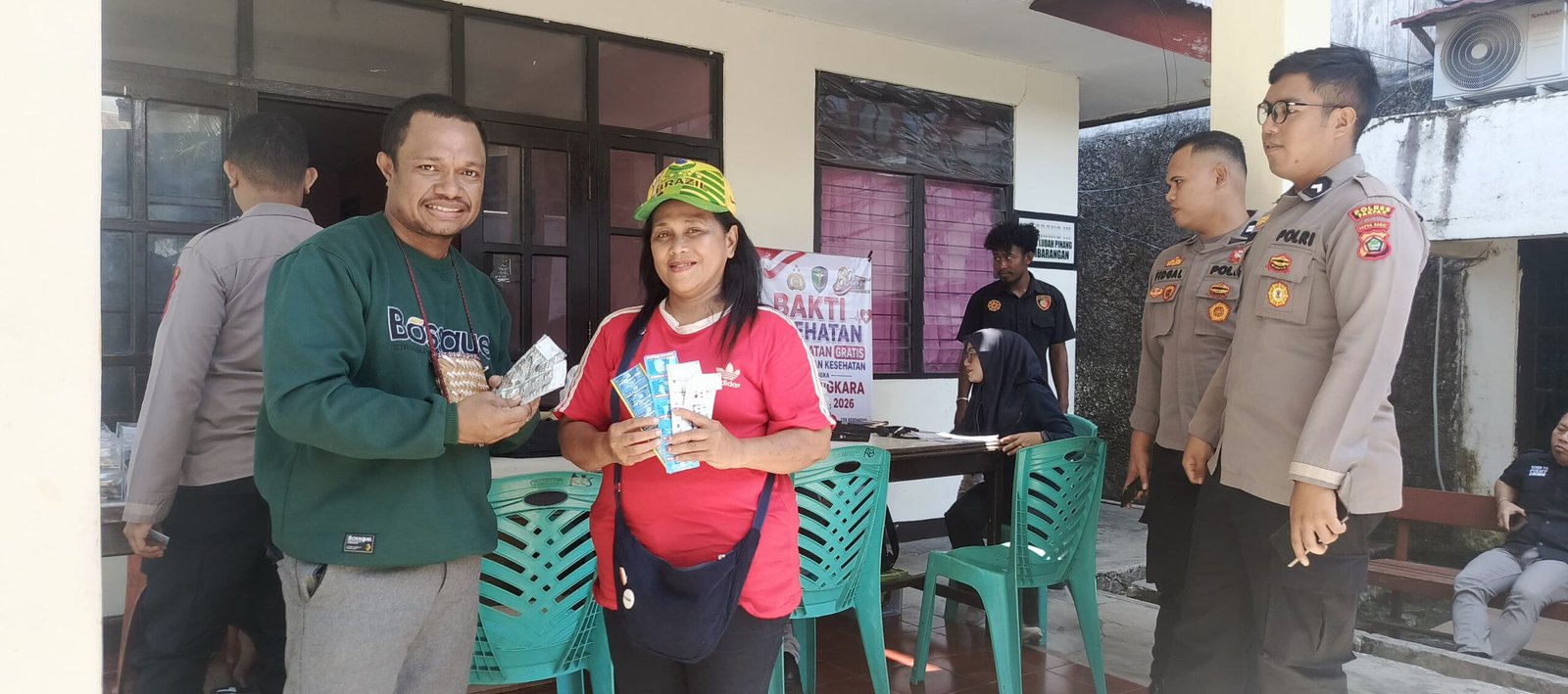 Aksi Nyata Fans Brazil Fakfak di HUT Bhayangkara ke-80: Sehatkan Warga Bersama Polres