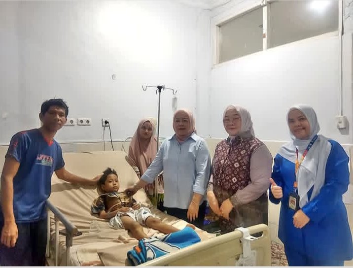 Menguatkan Harapan di Tengah Perjuangan, Ibu Bupati OKU Selatan Beri Semangat Bocah Pejuang Leukemia
