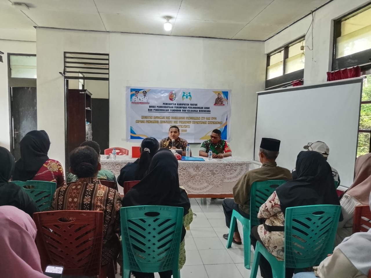 Perkuat Perlindungan Perempuan Babinsa Fakfak Hadiri Sosialisasi di Kelurahan
