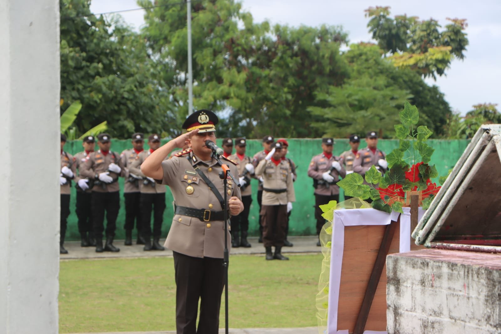 Semangat Pengabdian Tak Pernah Padam Polres Fakfak Gelar Ziarah Makam dan Laut Sambut HUT Bhayangkara ke-80