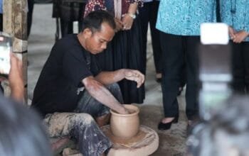 Hj Feby Turun ke Sentra Gerabah Banyuasin, Ini Aksinya