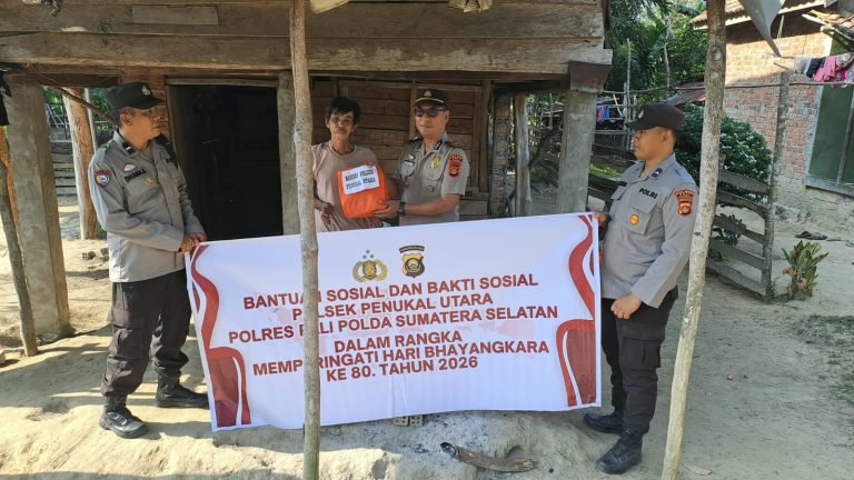 Polsek Penukal Utara Tebar Kepedulian, Bagikan 15 Paket Sembako Jelang HUT Bhayangkara