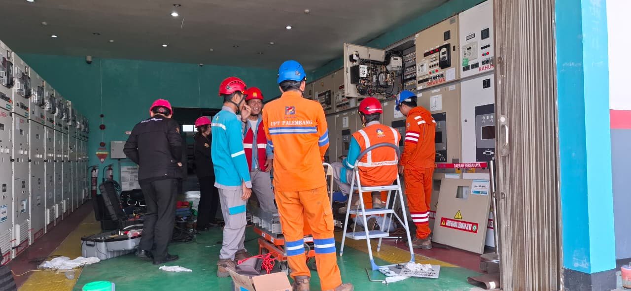 PLN UPT Palembang Pastikan Pemeliharaan Penyulang Berjalan Tanpa Gangguan Listrik