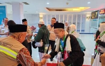 Bukan Dipersulit, Ini Alasan Zamzam Dilarang Masuk Koper