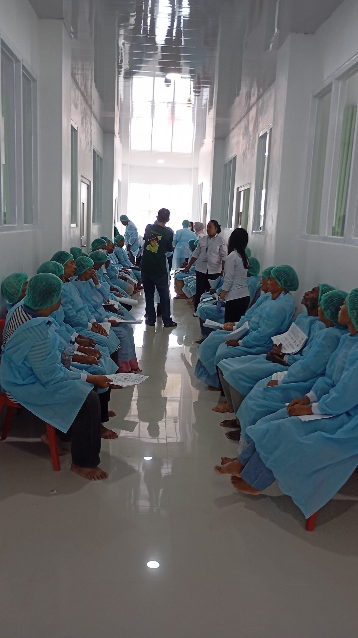 Kado Indah Pemkab Fakfak: Senyum Warga Kembali Merekah Lewat Operasi Mata Gratis