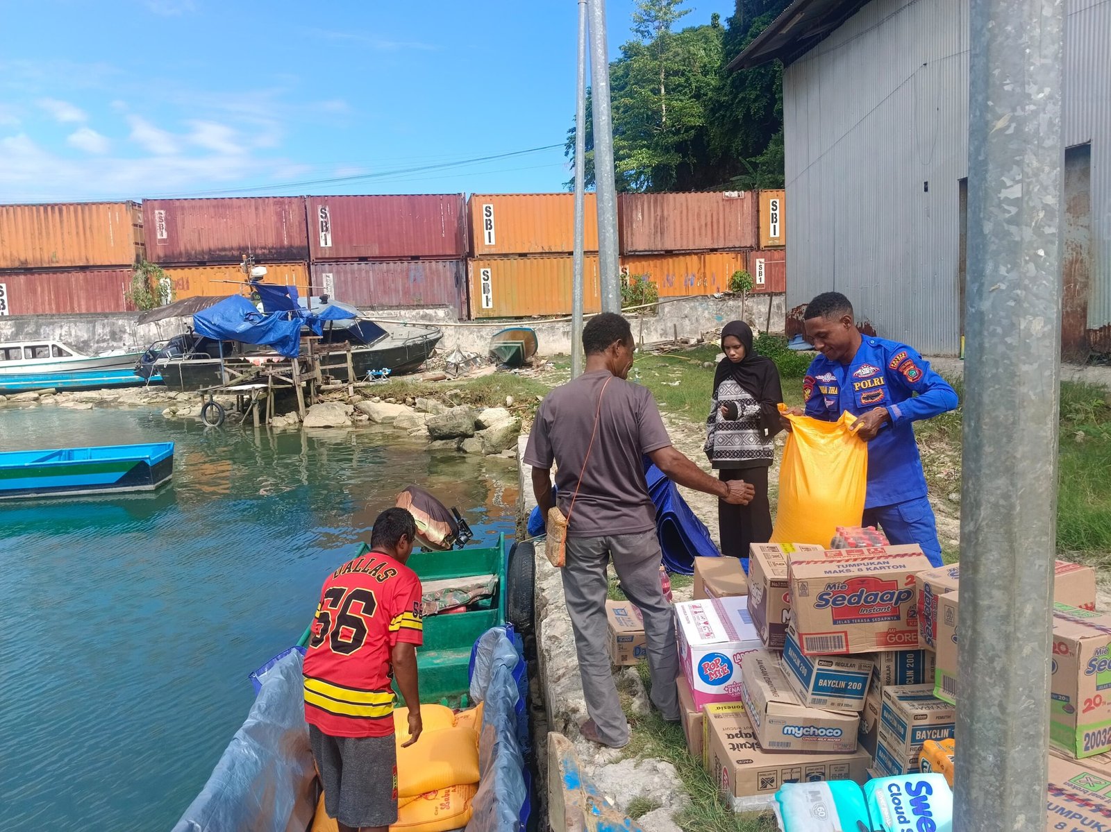 Jaga Kamtibmas Perairan, Sat Polair Fakfak Tingkatkan Patroli Dialogis dengan Masyarakat Pesisir