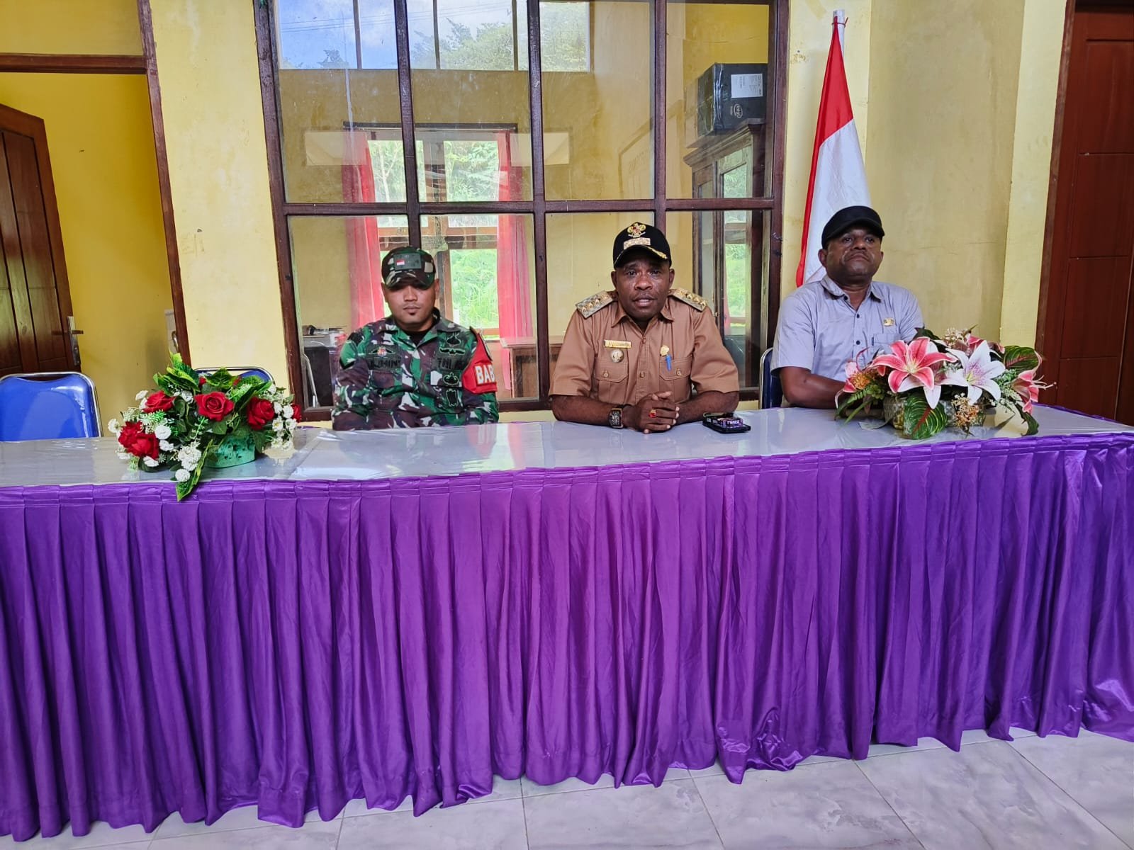 Babinsa dan Pemerintah Distrik Kayauni Perkuat Sinergi Siapkan Semarak HUT Kemerdekaan RI ke-81