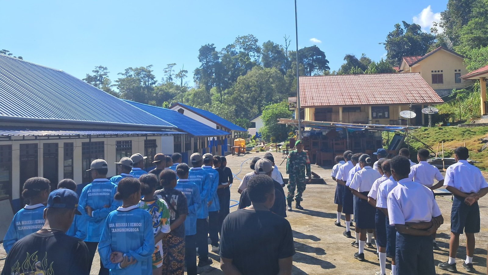 Jelang HUT RI ke-81, Babinsa Kramomongga Seleksi Pelajar Calon Pasukan Pengibar Bendera