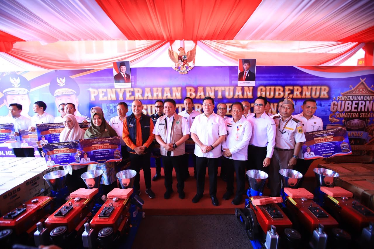 Perkuat Ekonomi Pesisir, Herman Deru Salurkan Bantuan Sarpras Kelautan dan Perikanan