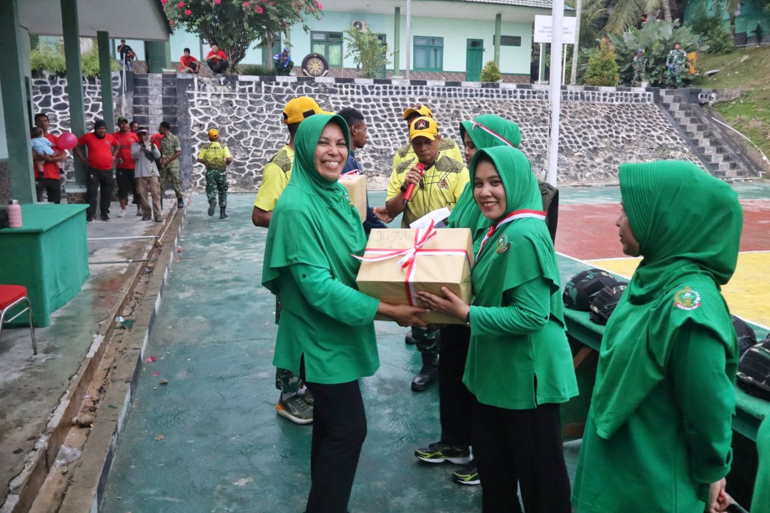 Penuh Tawa dan Kekompakan, Persit KCK Kodim 1803/Fakfak Rayakan HUT Ke-81 RI