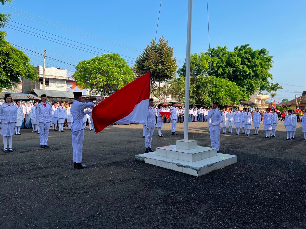 Paskibra Kecamatan Jarai Sukses Kibarkan Merah Putih di HUT RI ke-81