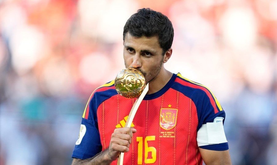 Fermin Lopez Benarkan Nomor 16 Barcelona Diberikan kepada Rodri