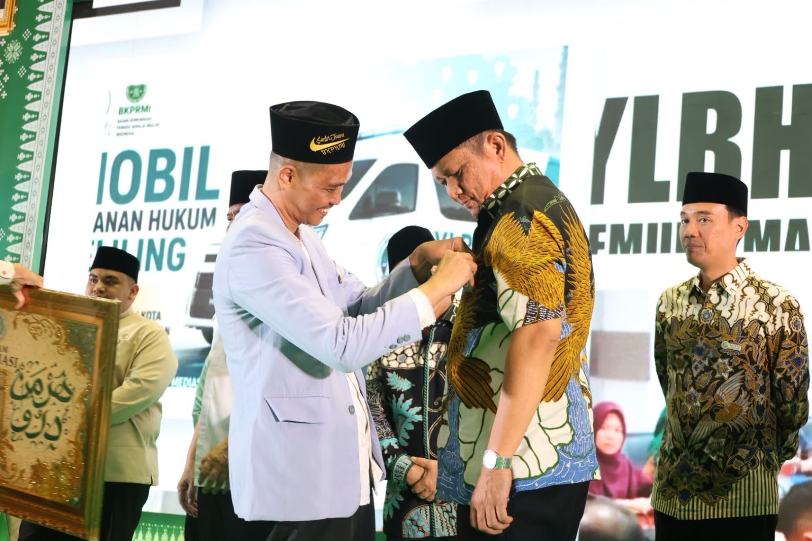 10.000 Santri TK/TPA BKPRMI Ikuti Wisuda Akbar, Bupati Enos Raih Apresiasi Gerakan Bebas Buta Aksara Al-Qur’an