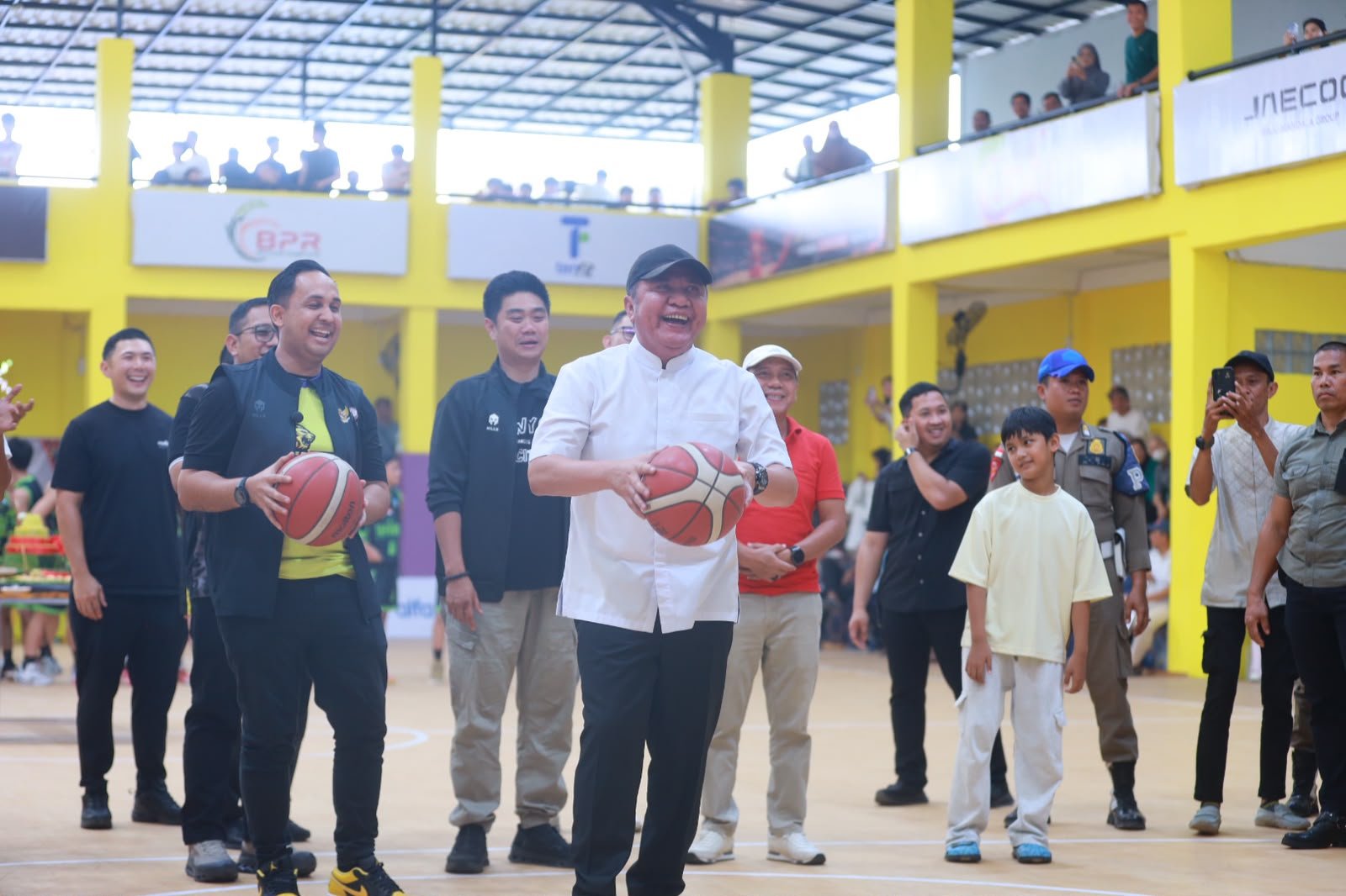 Resmikan GOR Pemuda Sport & Entertainment, Herman Deru Gandakan Hadiah Final Perbasi Cup I