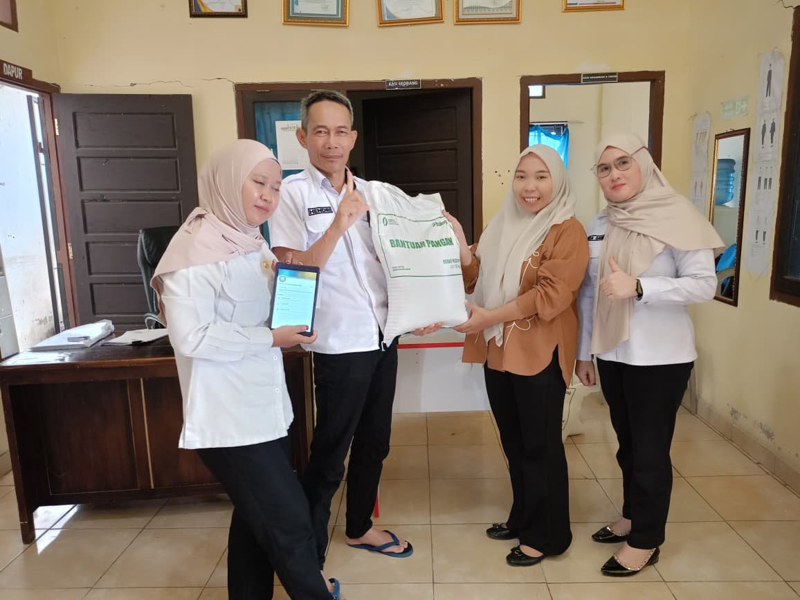 Beras Bulog Tiba, 282 PBP di Bandar Jaya Langsung Terima Bantuan Pangan