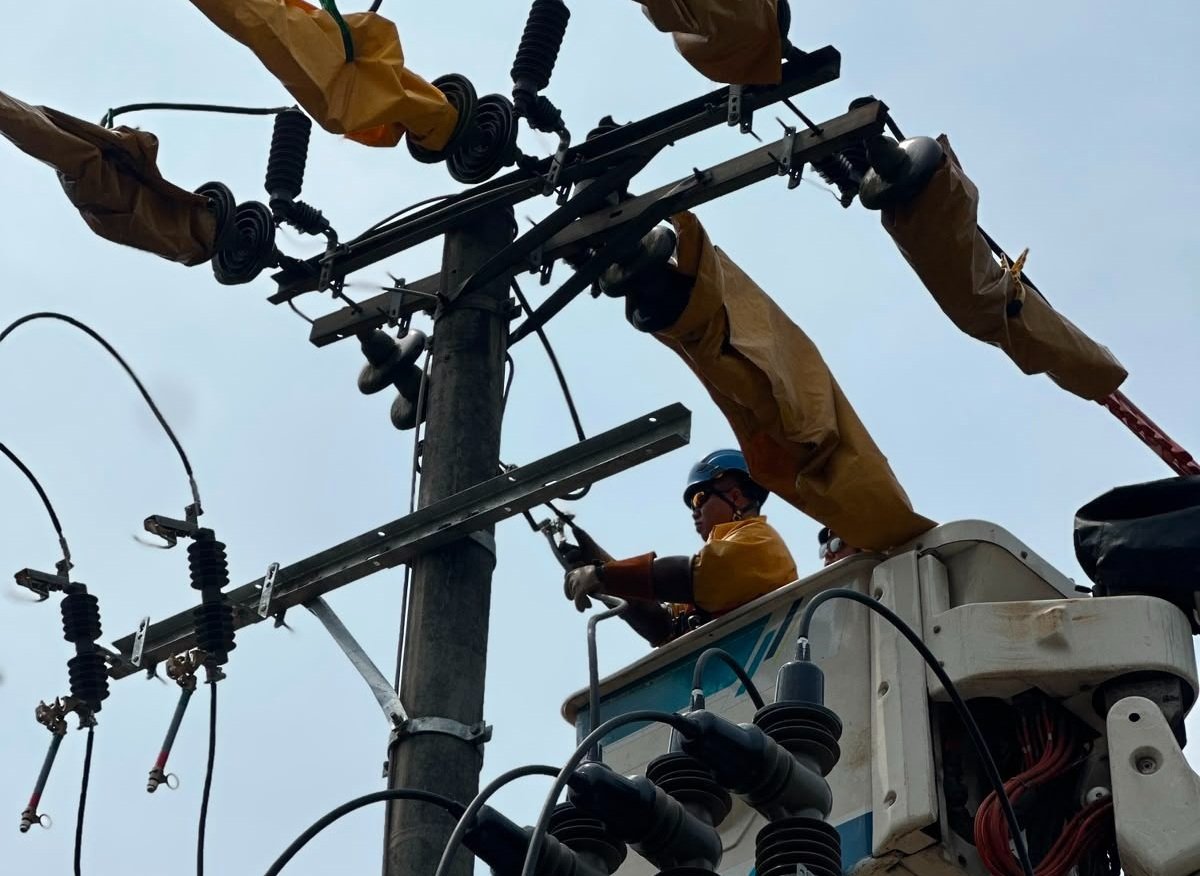 Tak Ikut Berpesta, Petugas PLN UID S2JB Pastikan Listrik Tetap Menyala di Hari Kemerdekaan