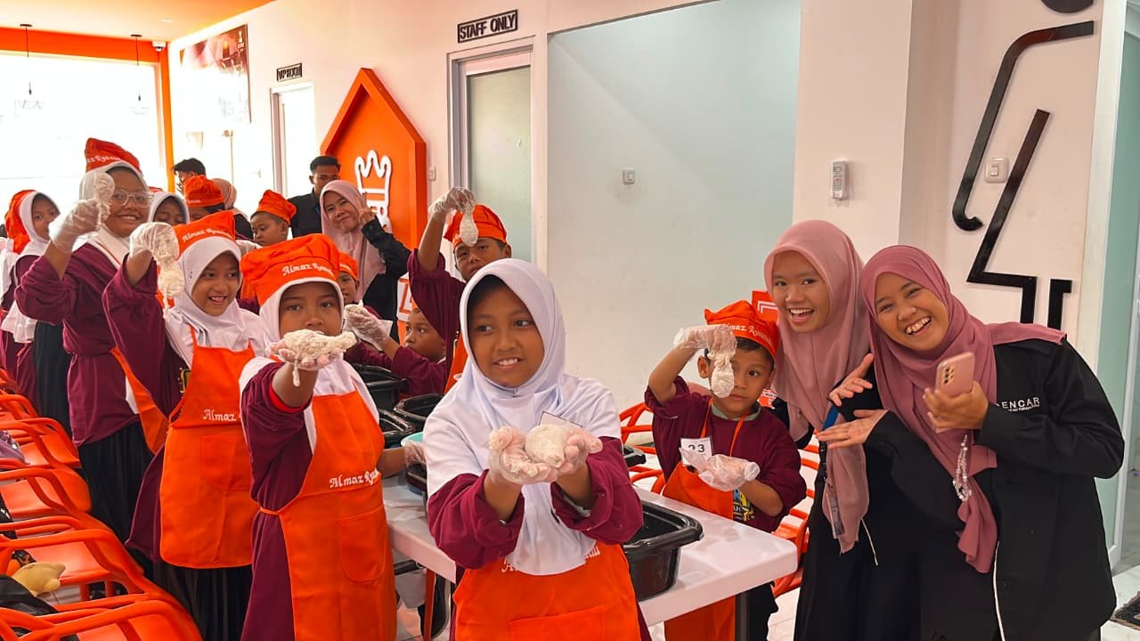 Muharram Menginspirasi, YBM PLN UID S2JB Hadirkan Kado Penuh Makna untuk Anak Yatim