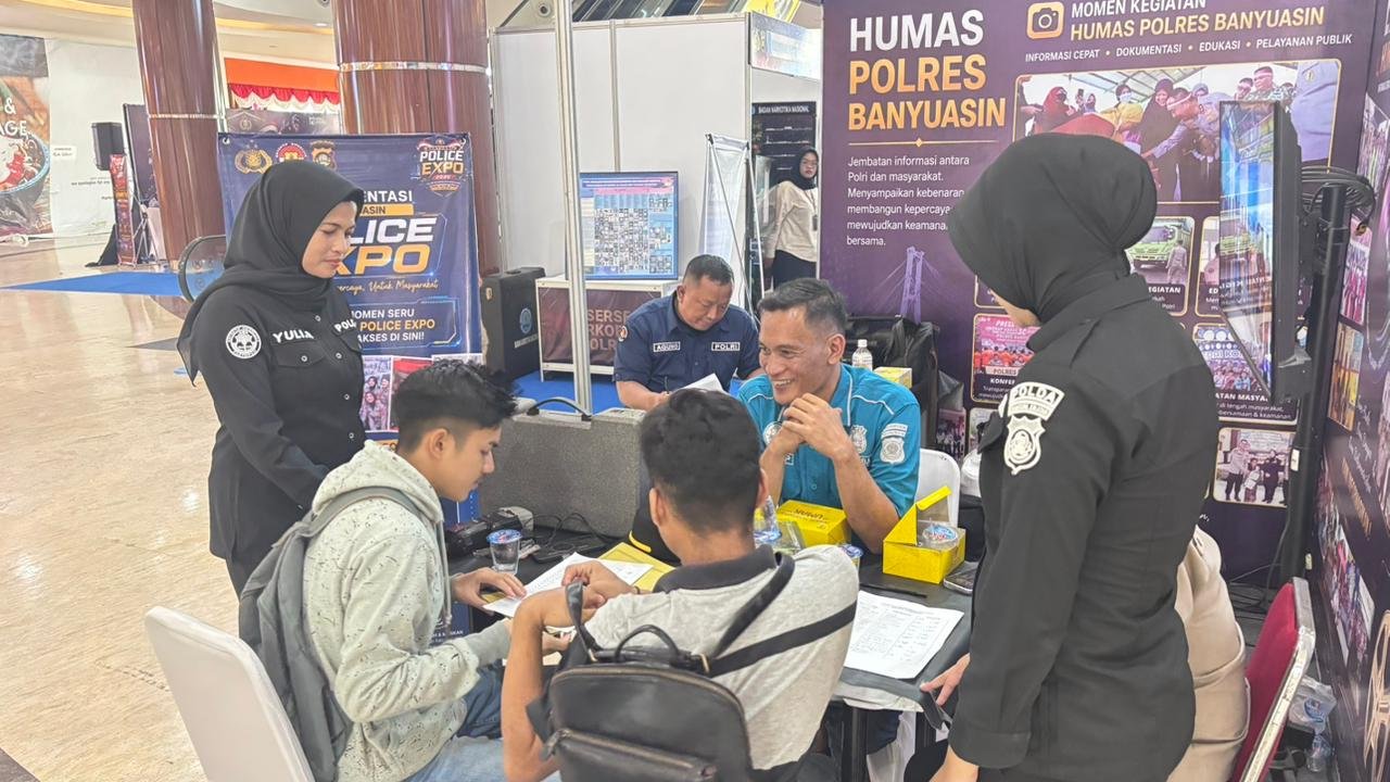 Stand Humas Polri di Banyuasin Police Expo 2026 Ajak Masyarakat “Nyago Bumi Sriwijaya, Aman Bae!”