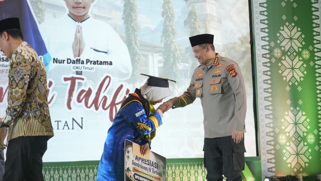 Kapolda Sumsel Turun Tangan, 5.000 Buku Hijaiyah Dukung 10.000 Santri Bebas Buta Aksara Al-Qur’an
