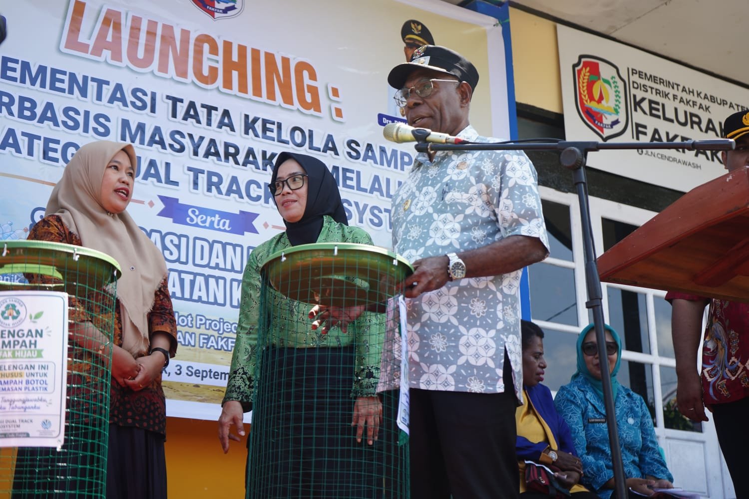 Usung Filosofi Satu Tungku Tiga Batu, Wabup Fakfak Ajak Warga Kompak Kelola Sampah