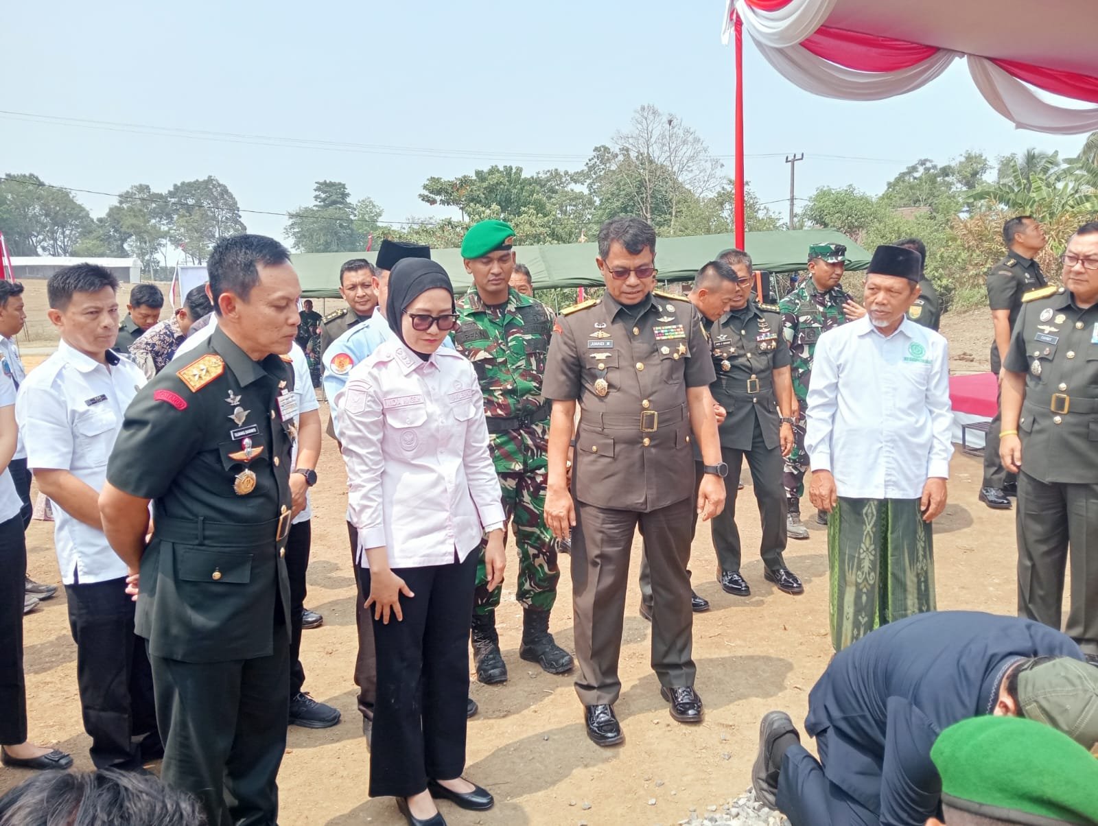 Wabup Lahat Hadiri Peletakan Batu Pertama Masjid Baiturrahman Serelo di Yonif TP 894/PB