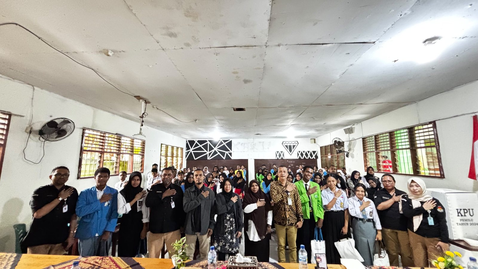 KPU Fakfak Goes To Schol Gencar Sosialiasasi Pendidikan Pemilih Pemula di Dua Sekolah