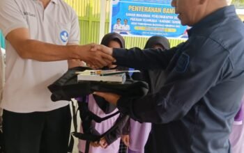 Terjang Ombak Laut, Dinsos Fakfak Antar Langsung Bansos ke 7 Kampung Terluar Distrik Karas