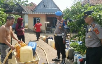 Polres Muba Salurkan 7.000 Liter Air Bersih Kepada Warga Desa Lumpatan II