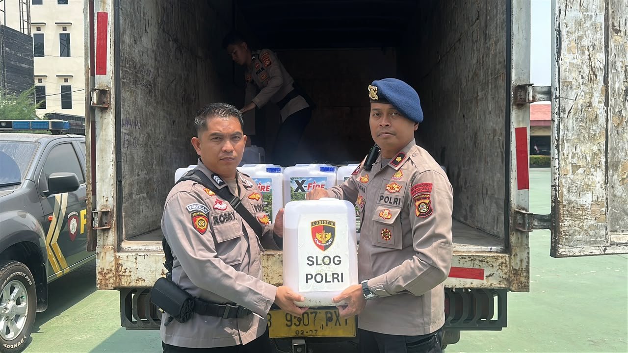 Brimob Polda Sumsel Distribusikan 100 Jerigen X-Fire ke 11 Polres untuk Tangani Karhutla