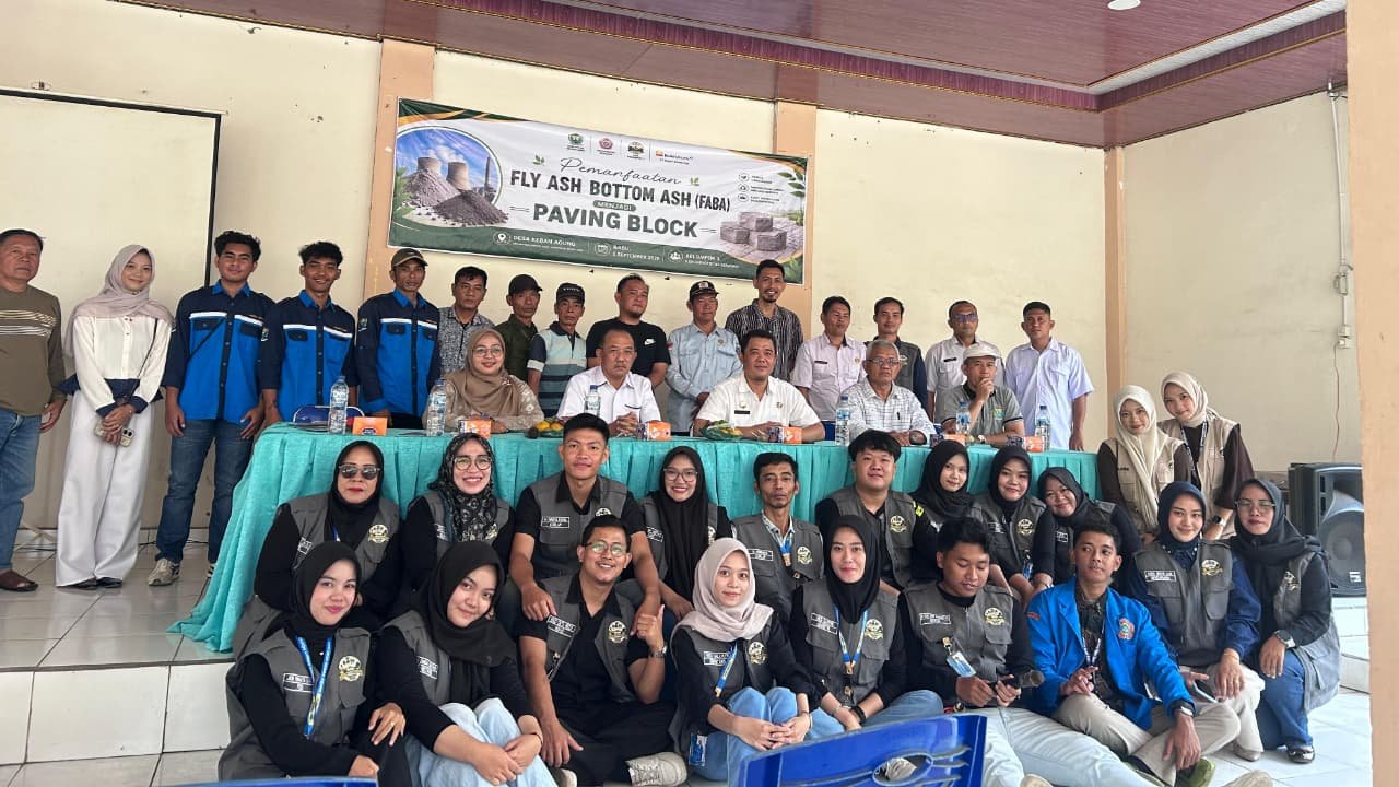 KKN UNSAN Kelompok 3 Kenalkan FABA Jadi Paving Block, Buka Peluang Ekonomi Desa