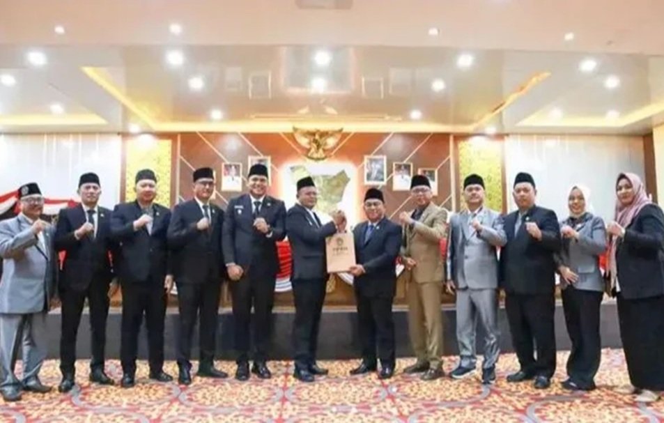 Ketua DPRD Deni Victoria Pimpin Paripurna Persetujuan APBD Perubahan Prabumulih