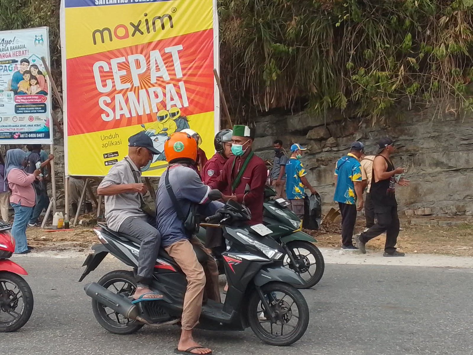 HMI Peduli: Respons Cepat Kabut Asap, HMI Cabang Fakfak Bagikan Masker Gratis untuk Masyarakat