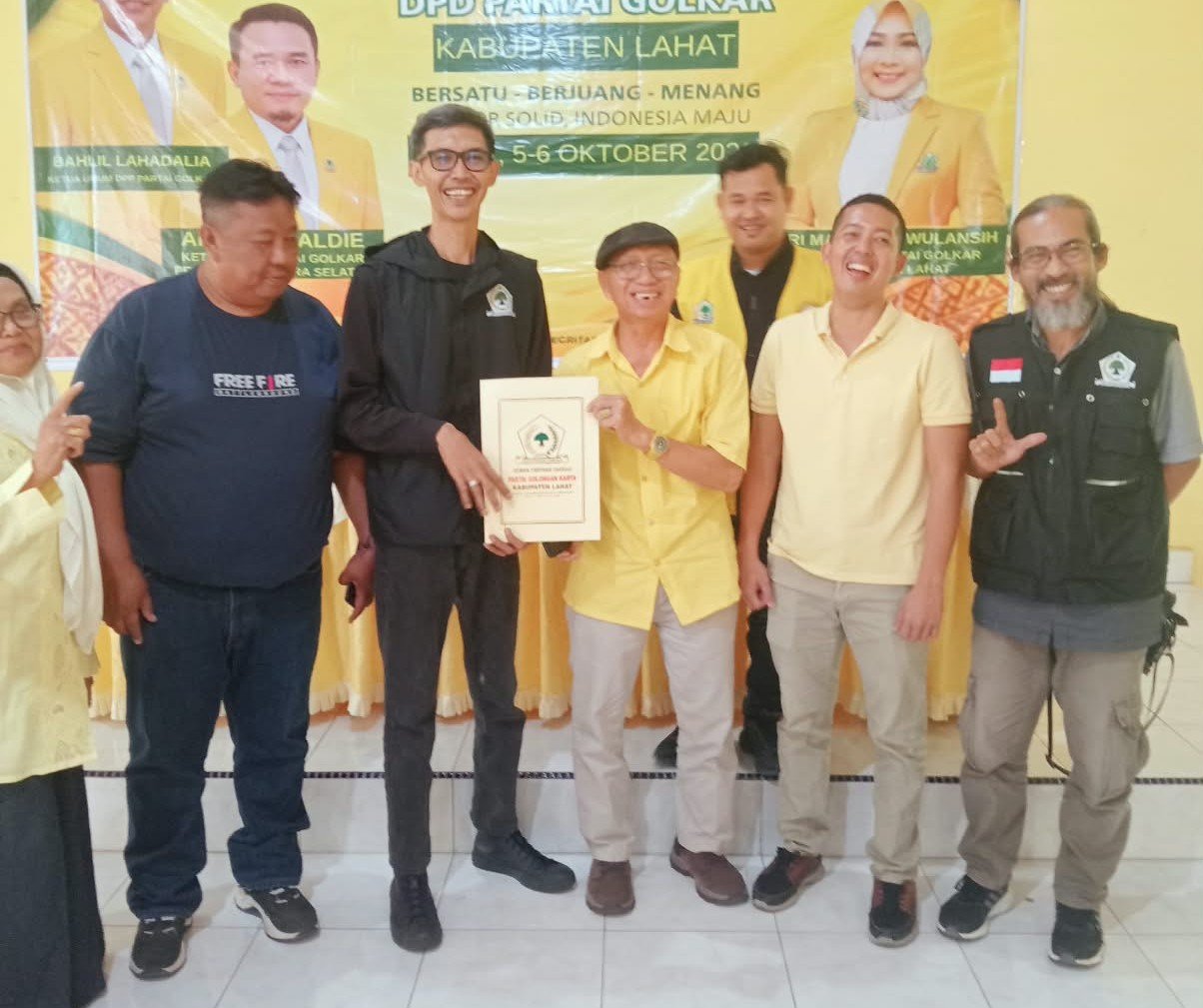 Syukron Oktadiansyah Resmi Ambil Formulir Bacalon Ketua Golkar Lahat 2025-2030
