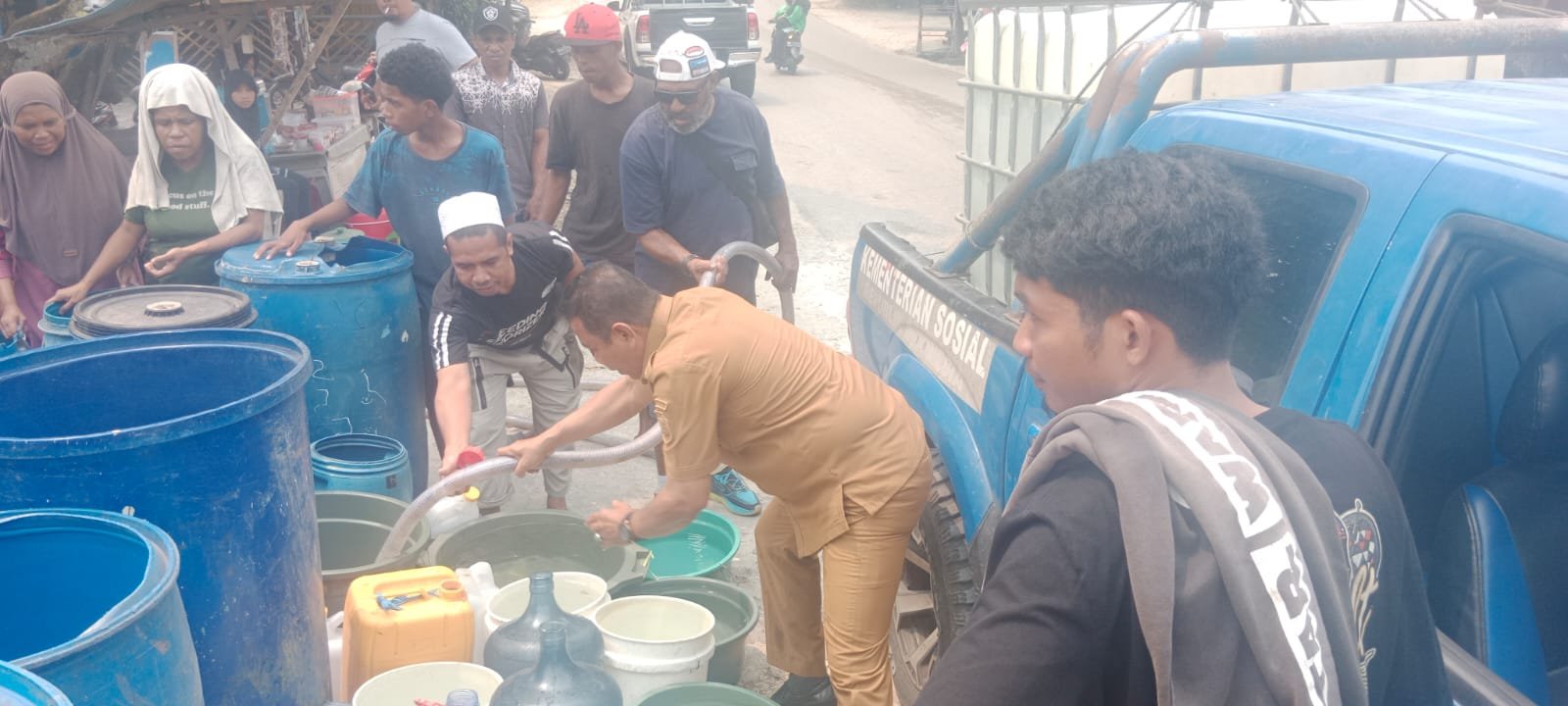 Warga Kesulitan Air Bersih, Pemkab Fakfak Turun Langsung Layani Masyarakat