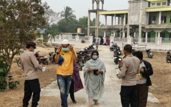 Bomberay Dikepung Asap Karhutla, TEP dan Polsek Bersama Warga Gelar Salat Istisqa