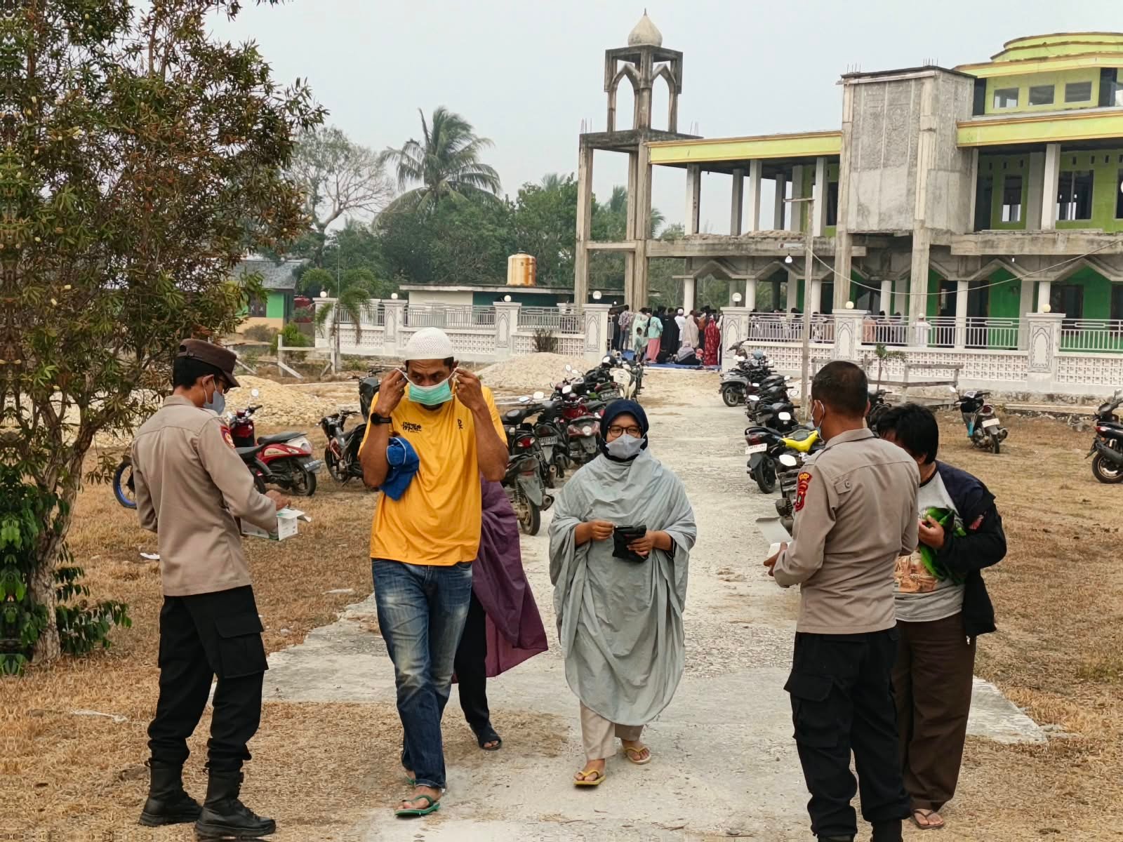 Bomberay Dikepung Asap Karhutla, TEP dan Polsek Bersama Warga Gelar Salat Istisqa