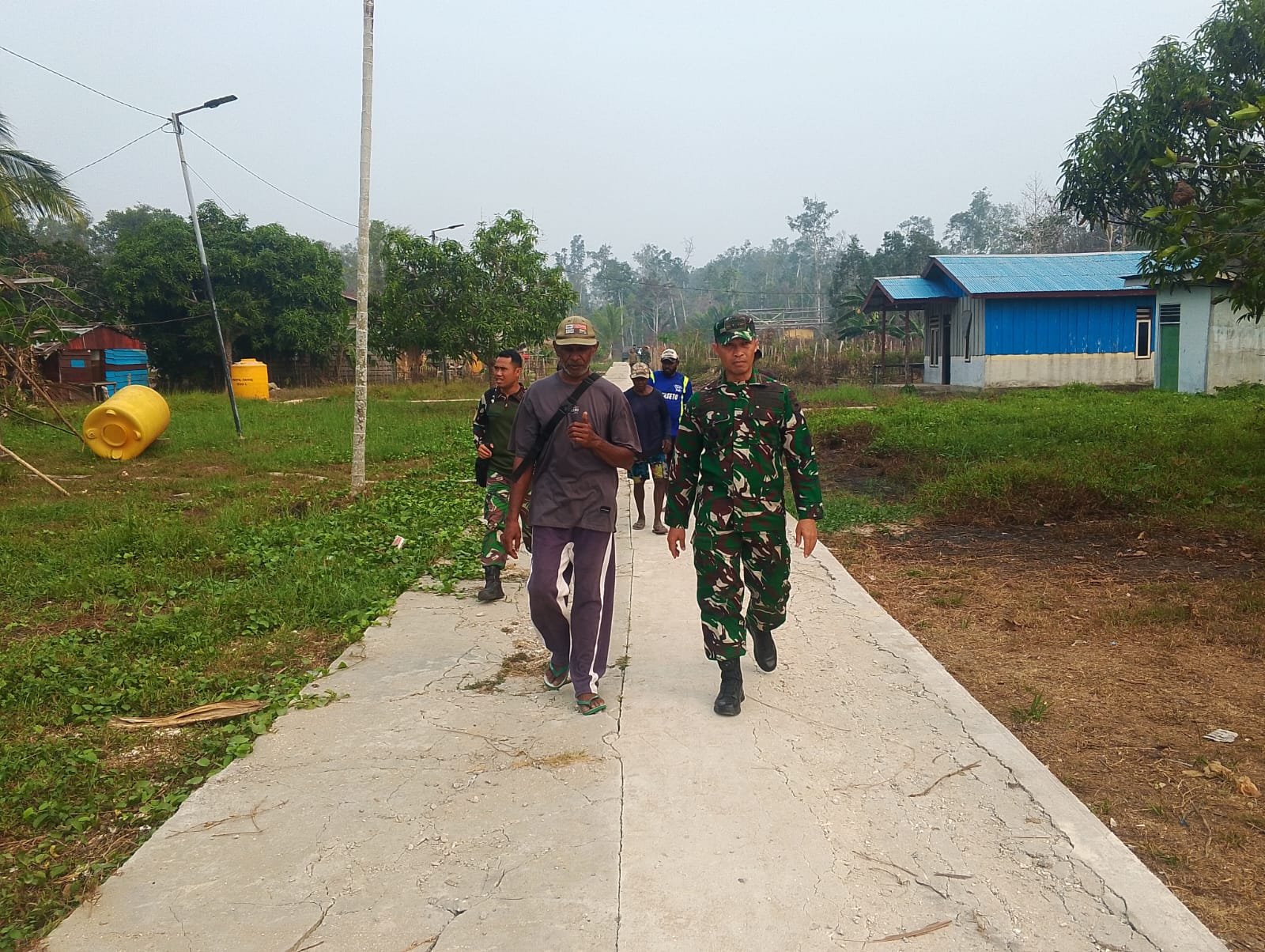 Tinjau Pembangunan Sumur Bor di Wamosan, Kehadiran Dandim 1803/Fakfak Disambut Hangat Warga