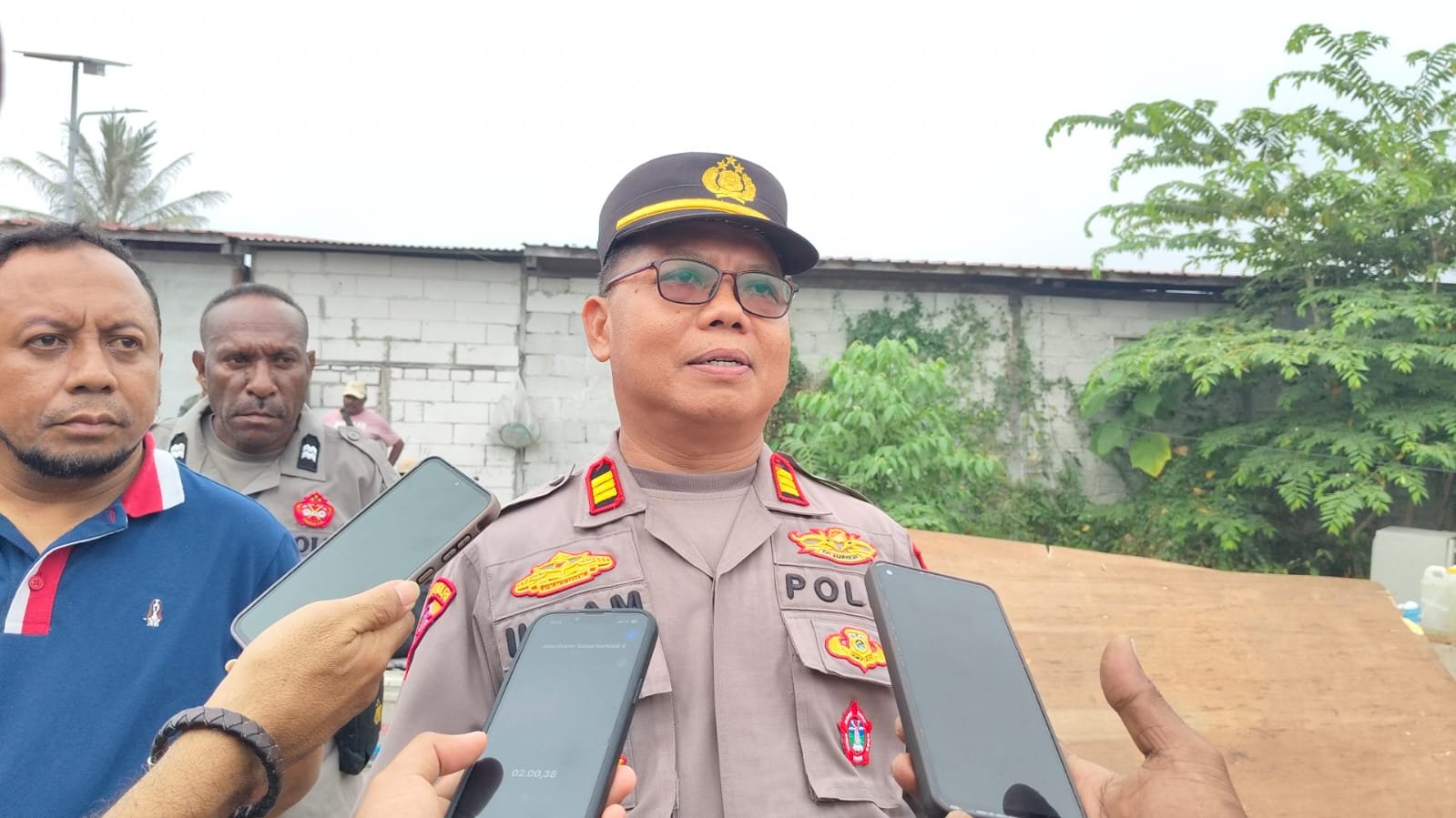 25 Personel Polres Fakfak Amankan Penertiban Lapak dan Kios di Pasar Kelapa II