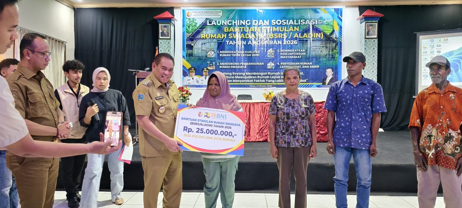 Bupati Fakfak Pastikan Seluruh Biaya Kesehatan dan Bedah Rumah Gratis bagi Warga Kurang Mampu